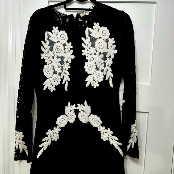 Free Generation Los Angeles Ladies Embroidered Dress $228 Sz. Large - Picture 1 of 1